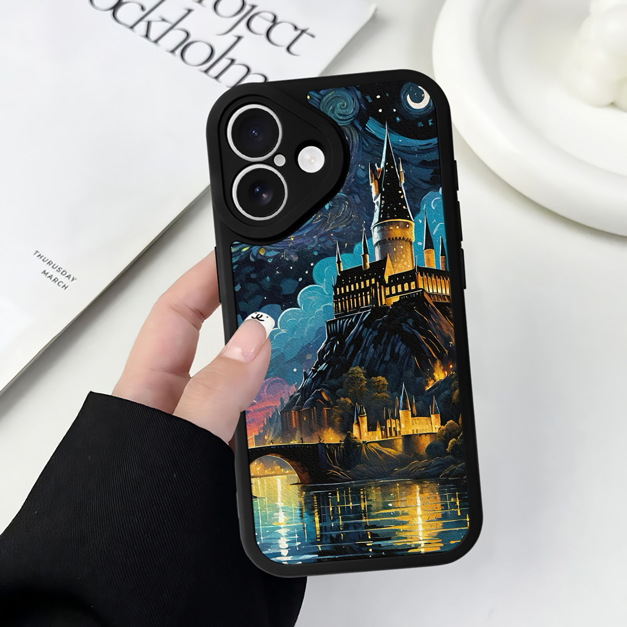（画像用） Harry Potter ハリー・ポッターシリーズ 【iPhone 16シリーズ対応】シリコンスマホケース（レザー調） 材質：シリコン